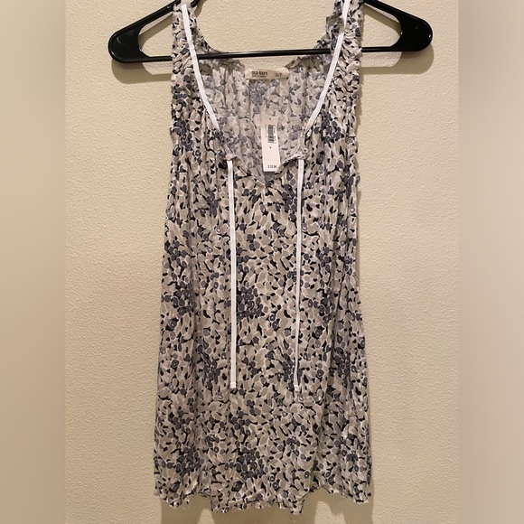 Old Navy Floral Tank Tops - Set of 3 - Picture 14 of 15